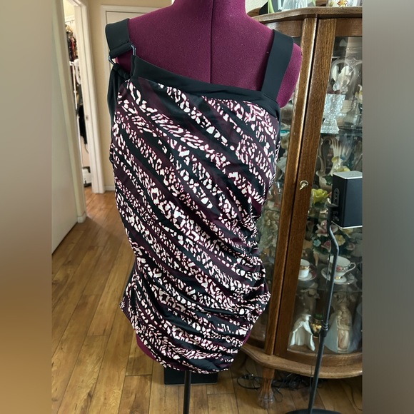 NWT Women’s One Piece Bathing Suit. Adjustable Straps. Maroon, Black And Pink - Picture 2 of 4